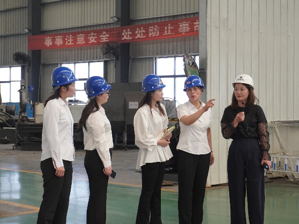 深入廠區(qū)學(xué)習(xí)，提高自身專業(yè)知識(shí)。_河南雙志